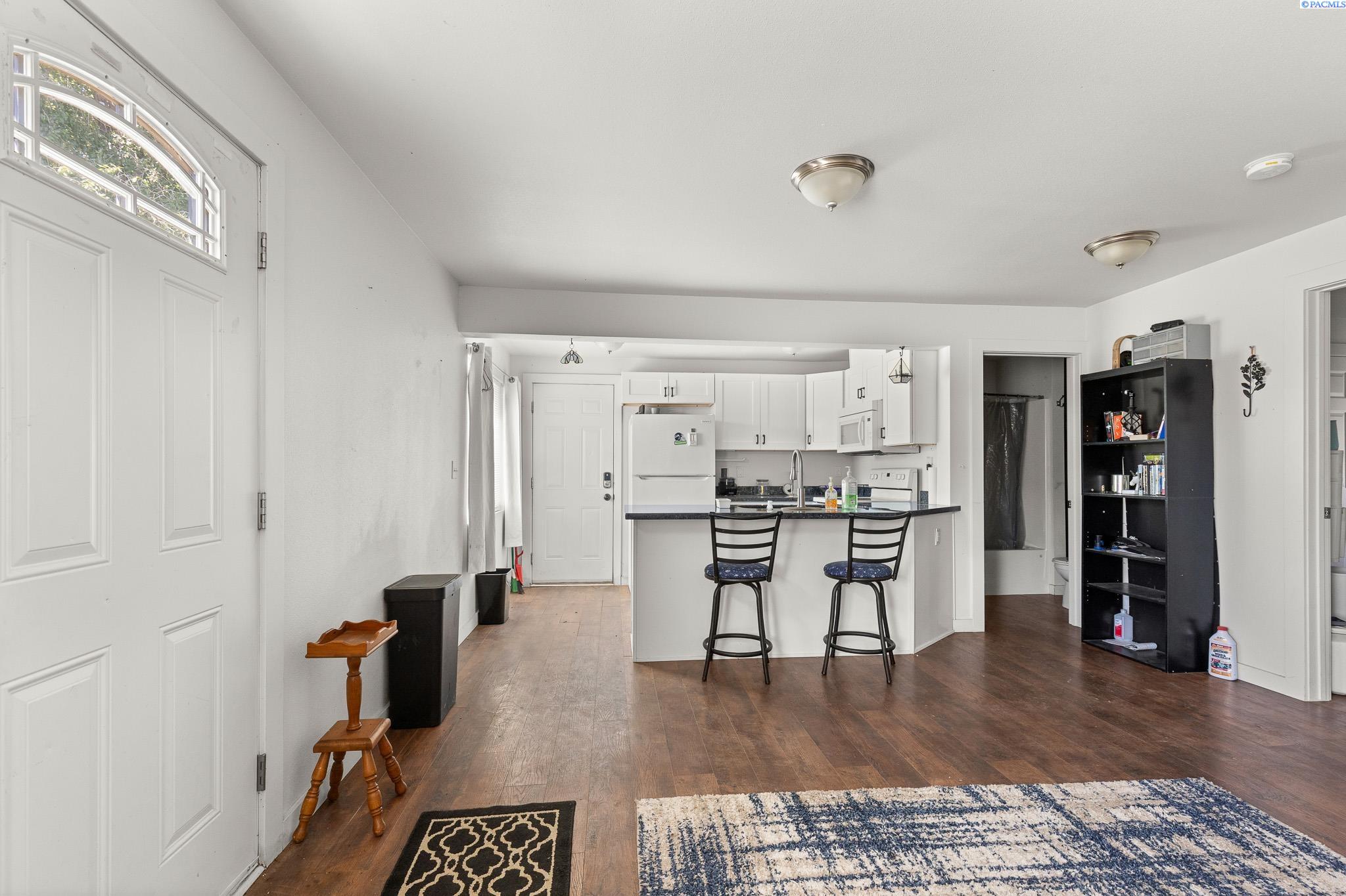 306 E 5th St