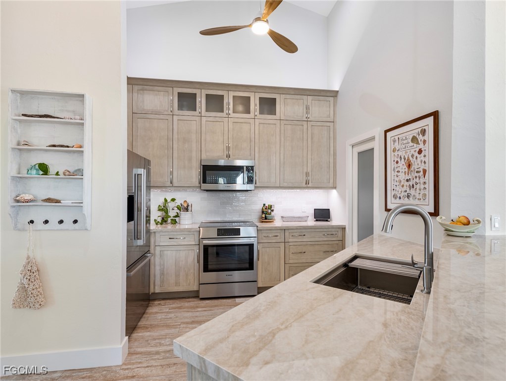 12176 Siesta DR