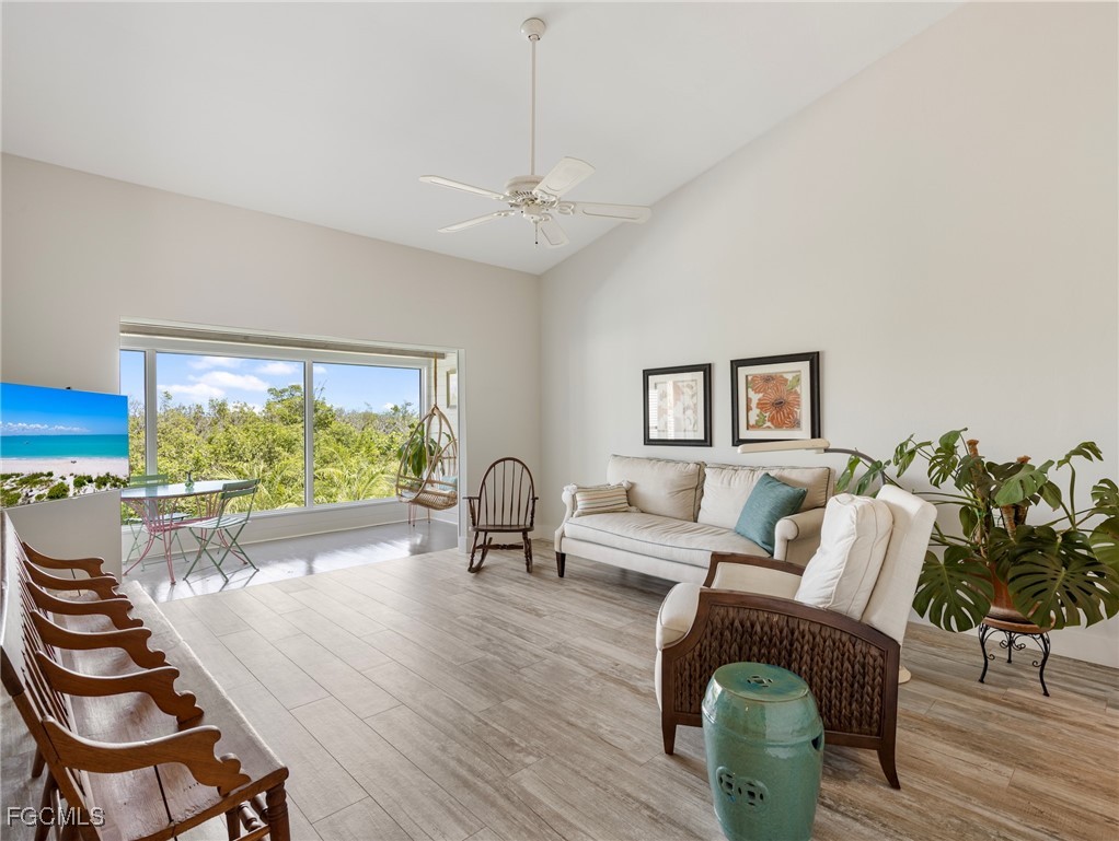 12176 Siesta DR