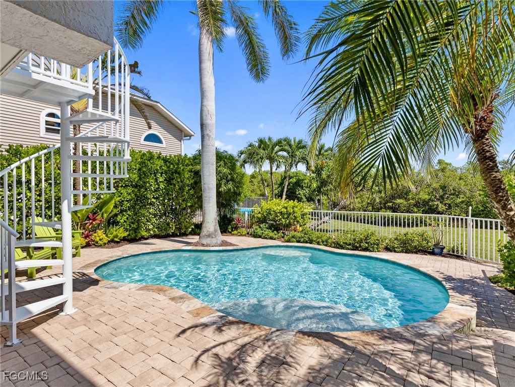 12176 Siesta DR