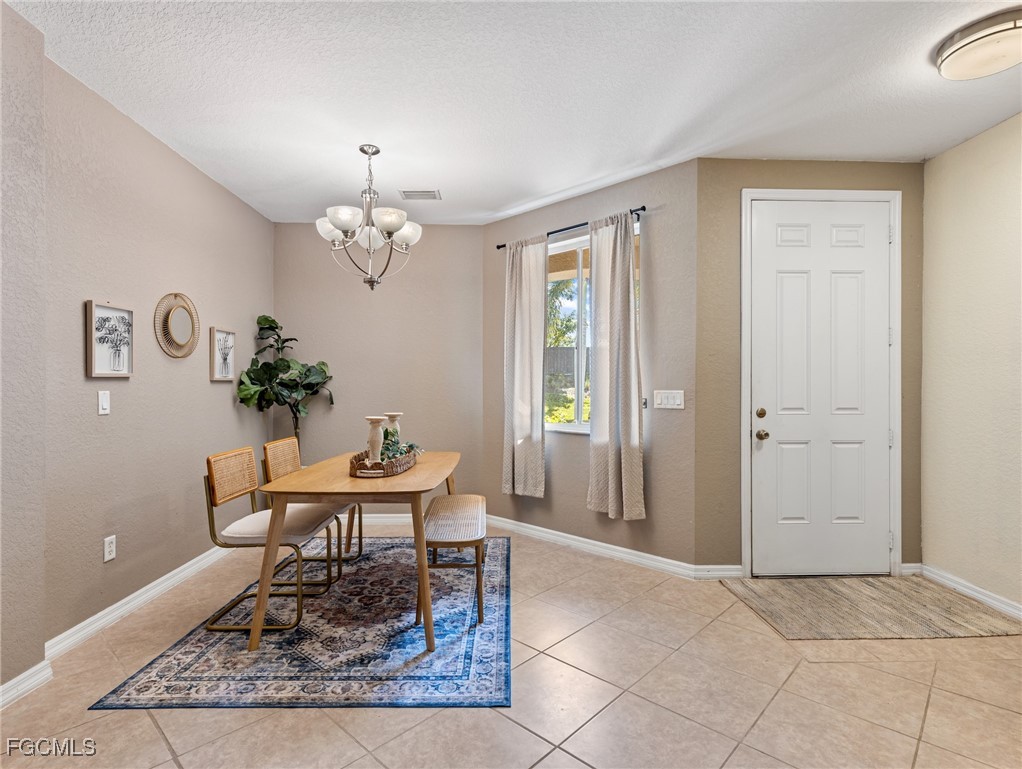 9666 Roundstone CIR