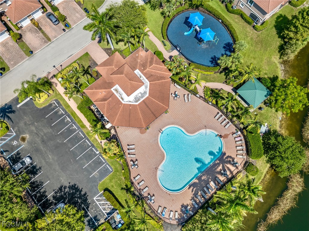 9666 Roundstone CIR