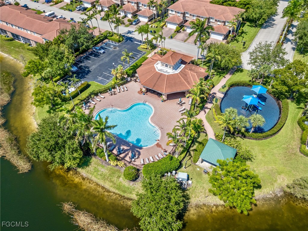 9666 Roundstone CIR