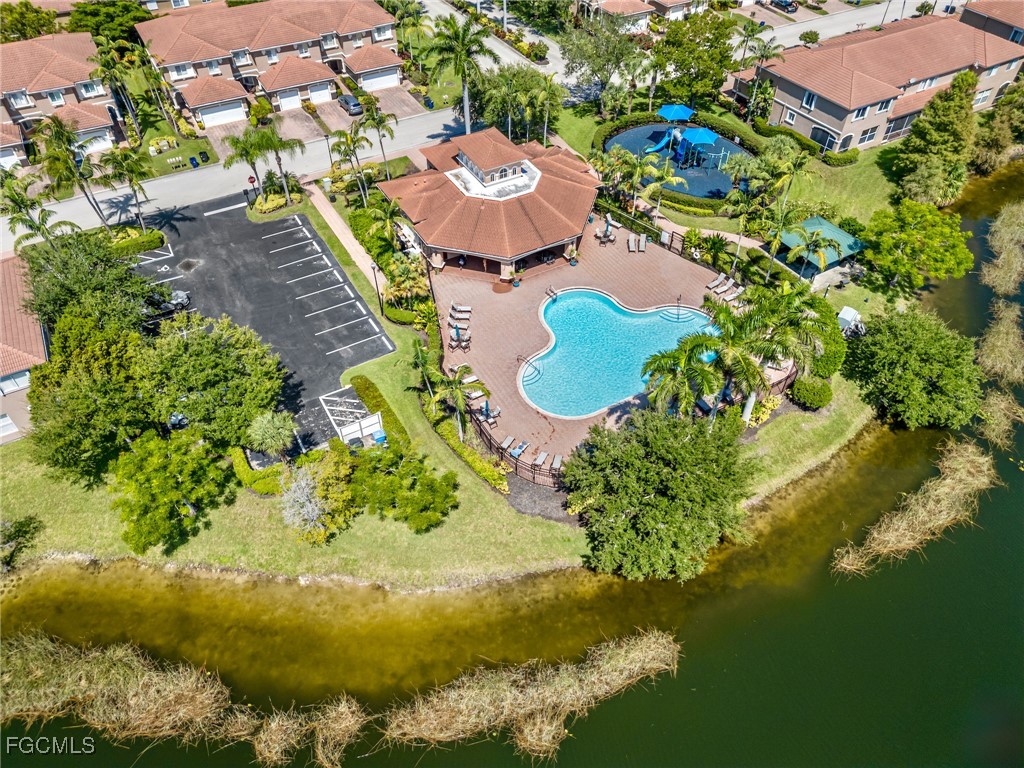 9666 Roundstone CIR