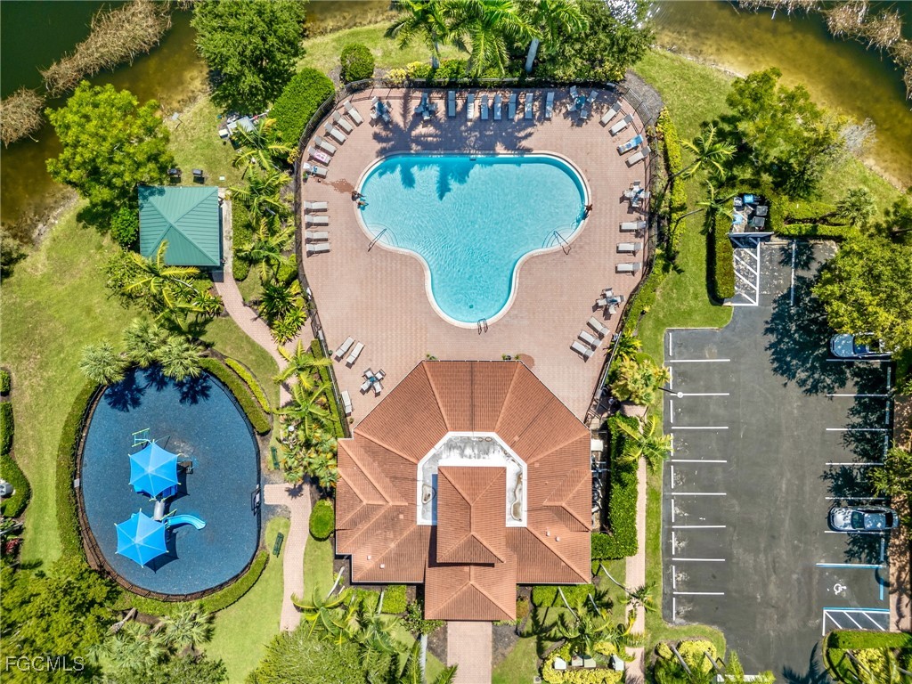 9666 Roundstone CIR