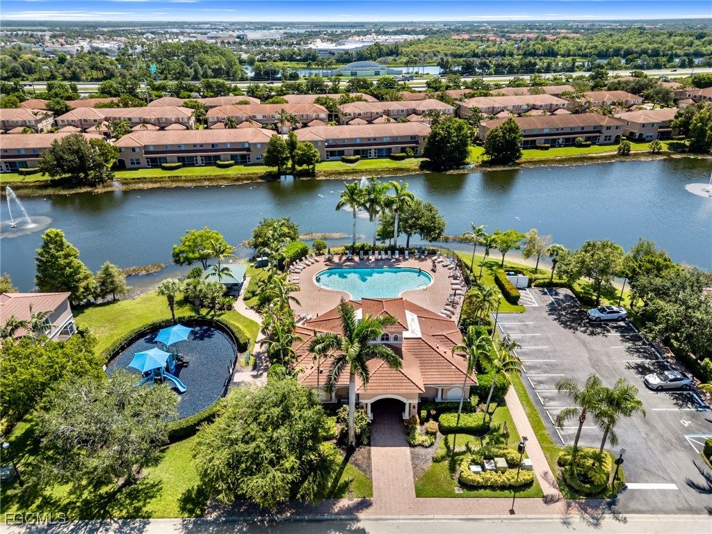 9666 Roundstone CIR