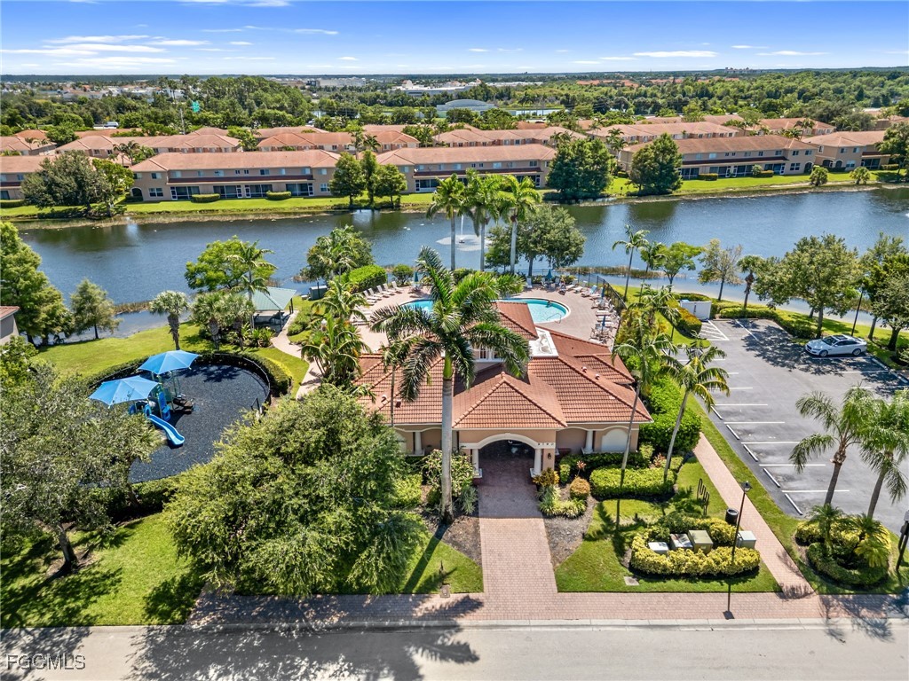 9666 Roundstone CIR