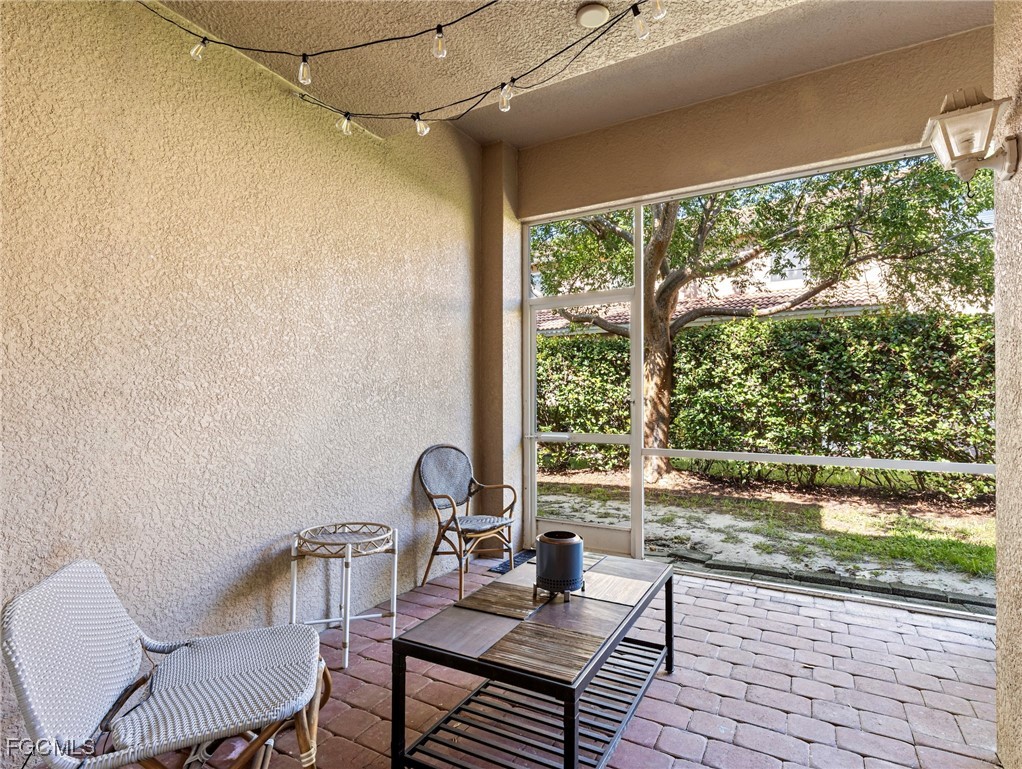 9666 Roundstone CIR