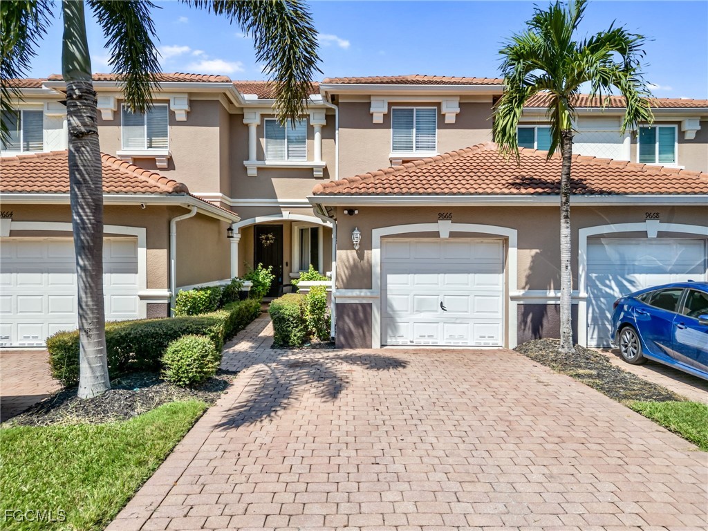 9666 Roundstone CIR