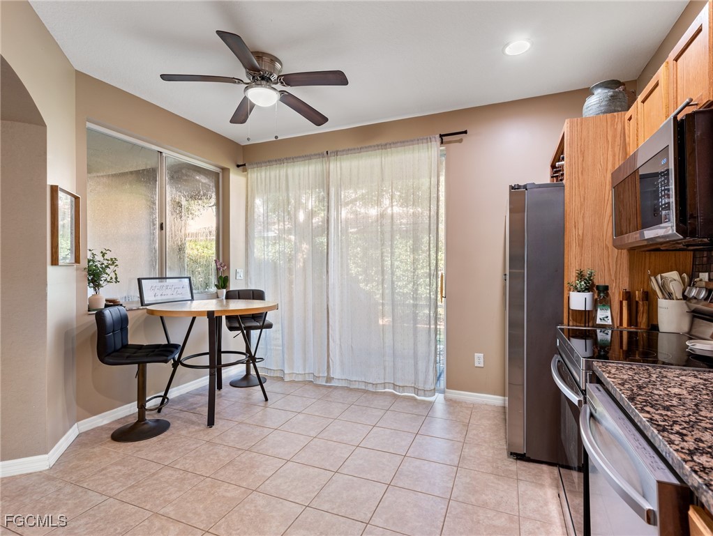 9666 Roundstone CIR