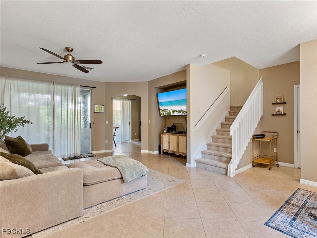 9666 Roundstone CIR