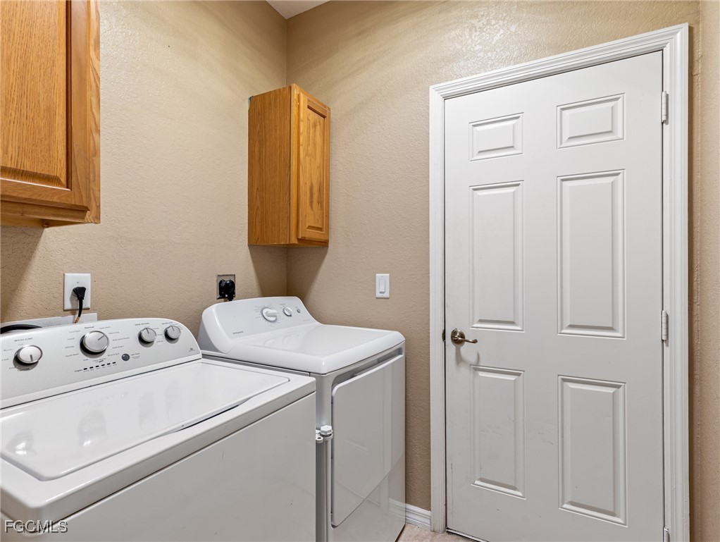 9666 Roundstone CIR