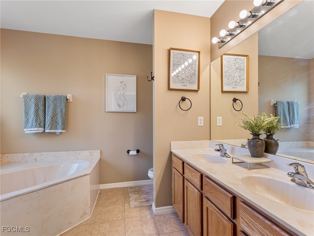 9666 Roundstone CIR