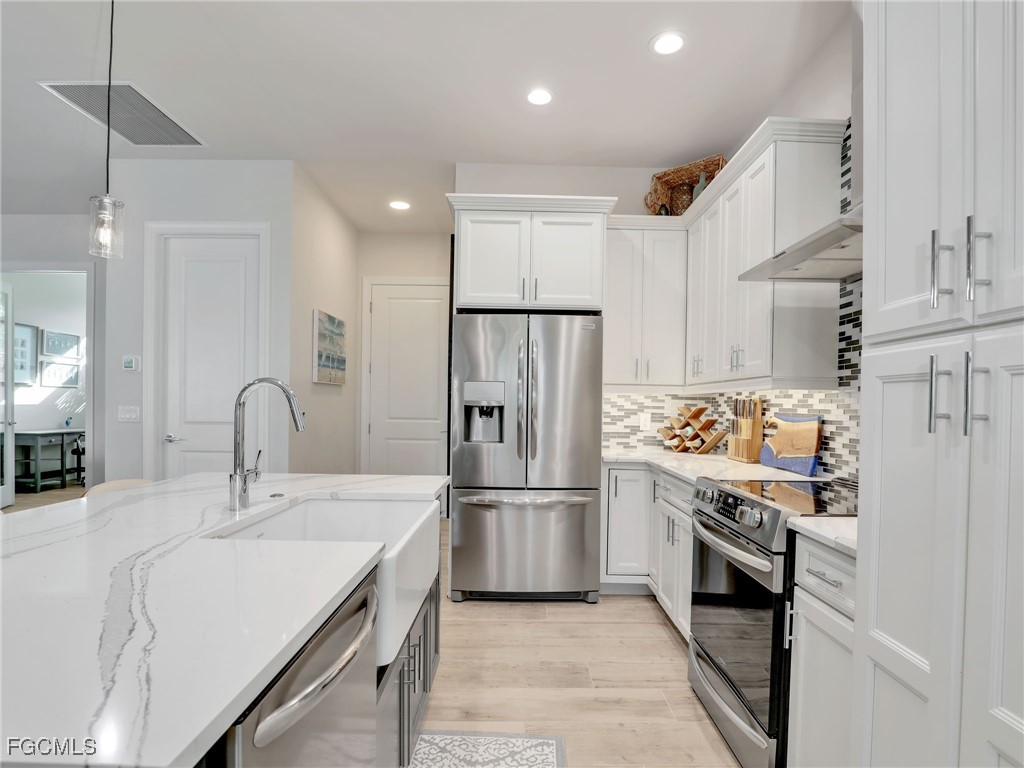 225 SW 42nd TER