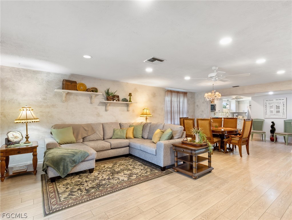 5560 Trellis LN