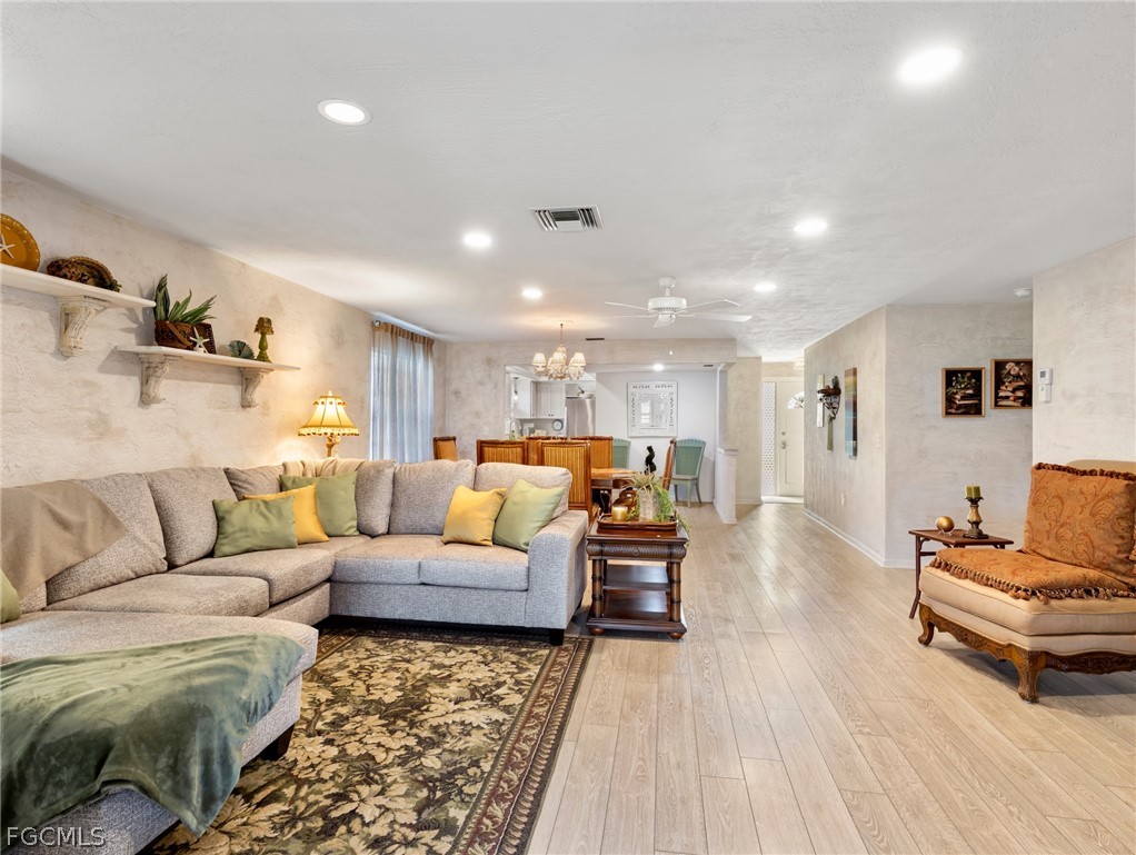 5560 Trellis LN