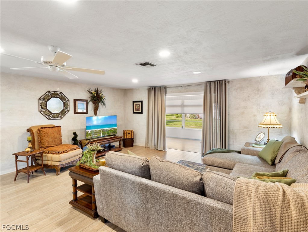 5560 Trellis LN