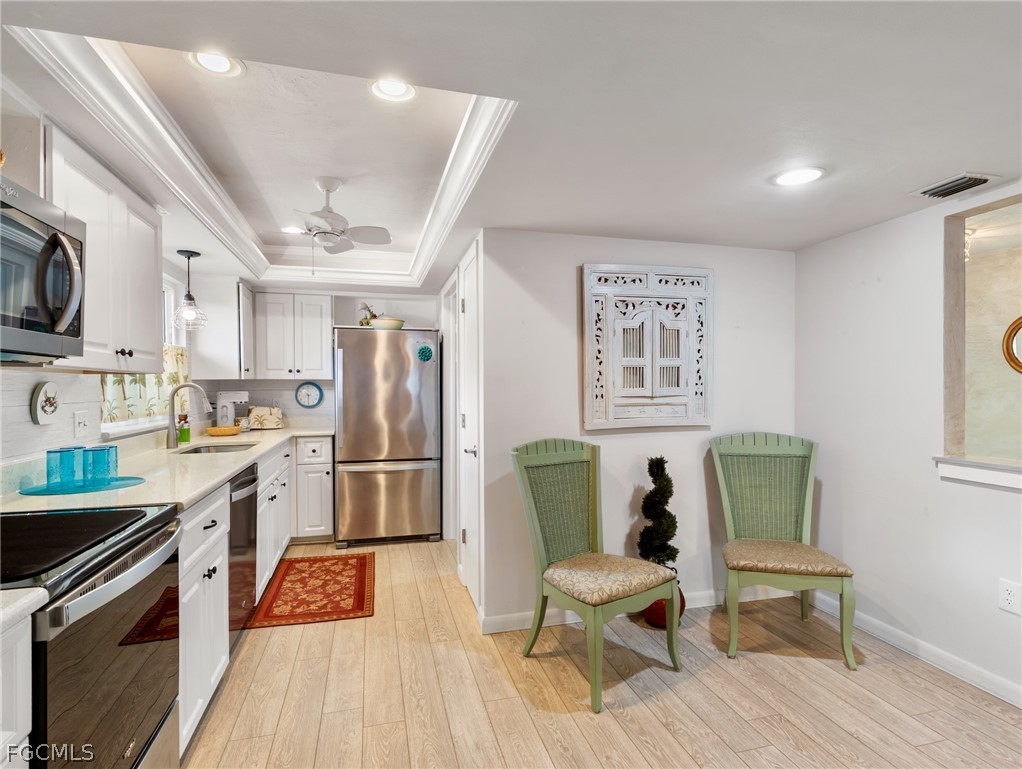 5560 Trellis LN