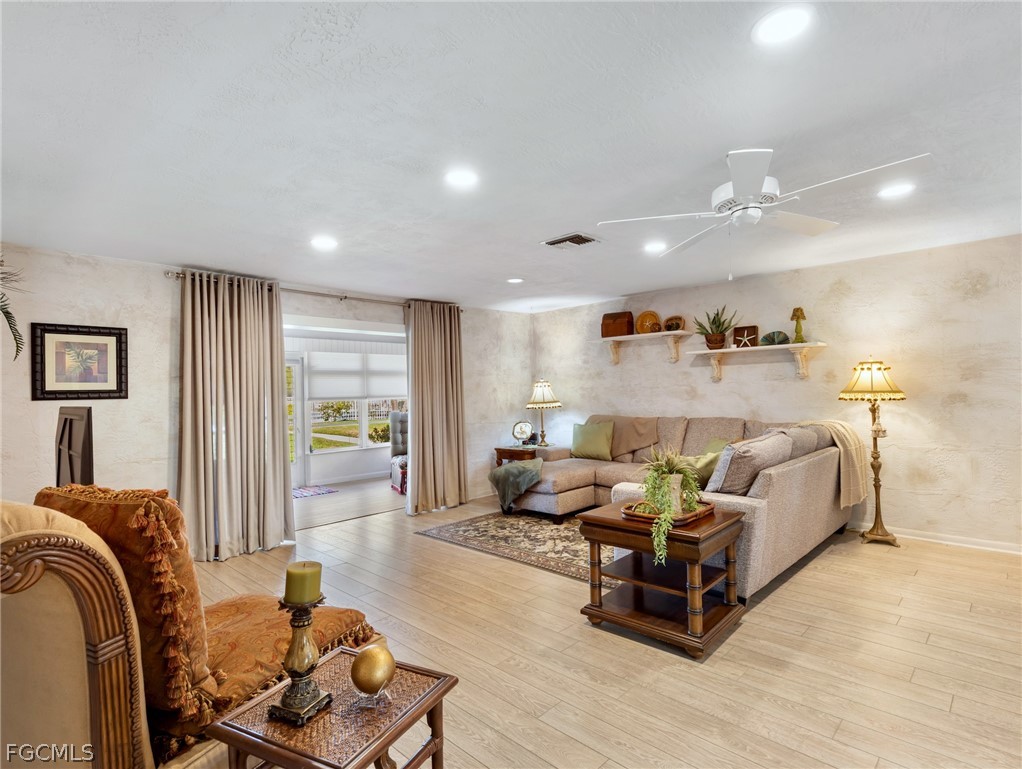 5560 Trellis LN