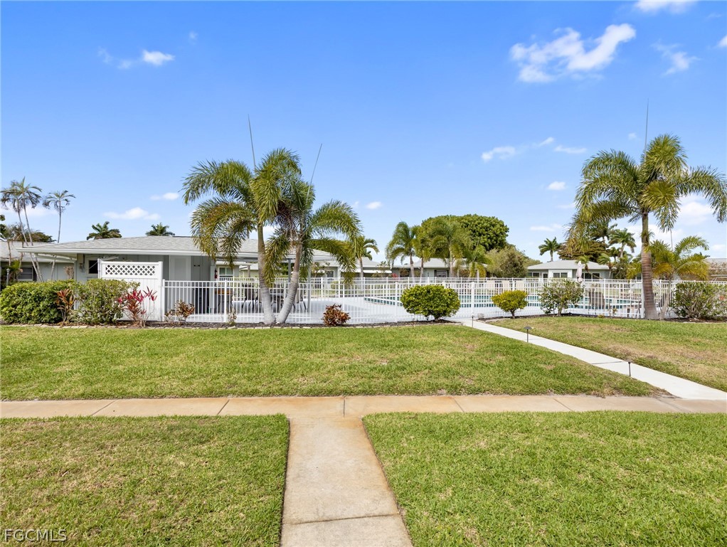 5560 Trellis LN