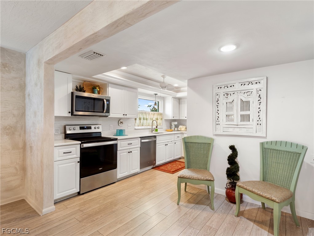 5560 Trellis LN