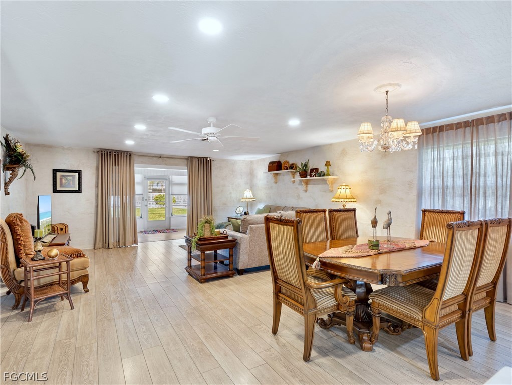 5560 Trellis LN