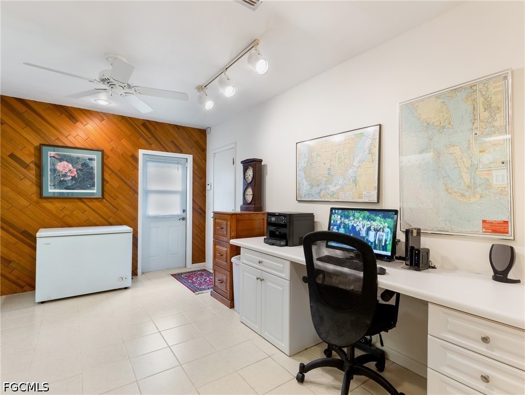 392 Snow DR