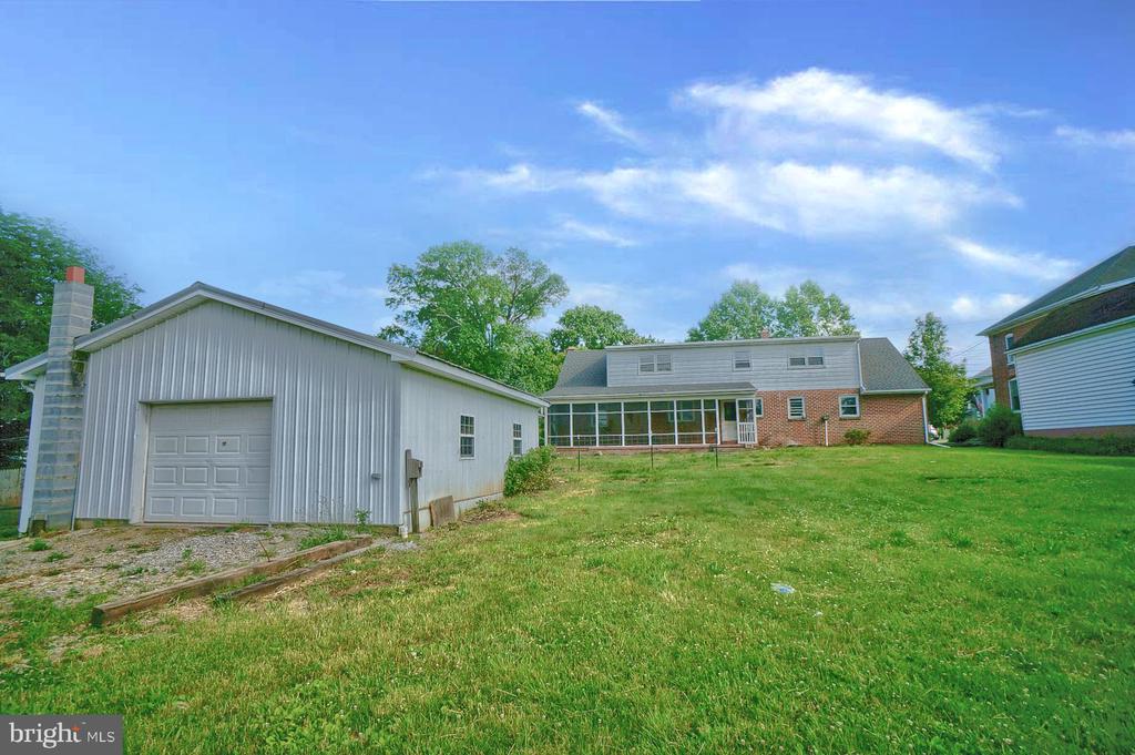 220 Lincoln Way E