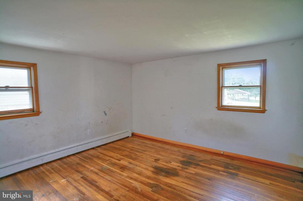 220 Lincoln Way E