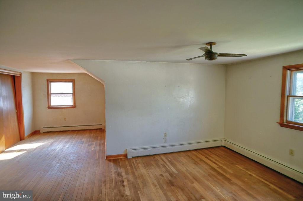 220 Lincoln Way E