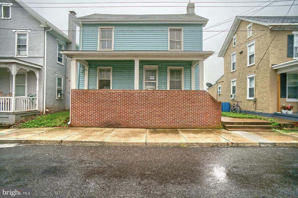 71 E York St