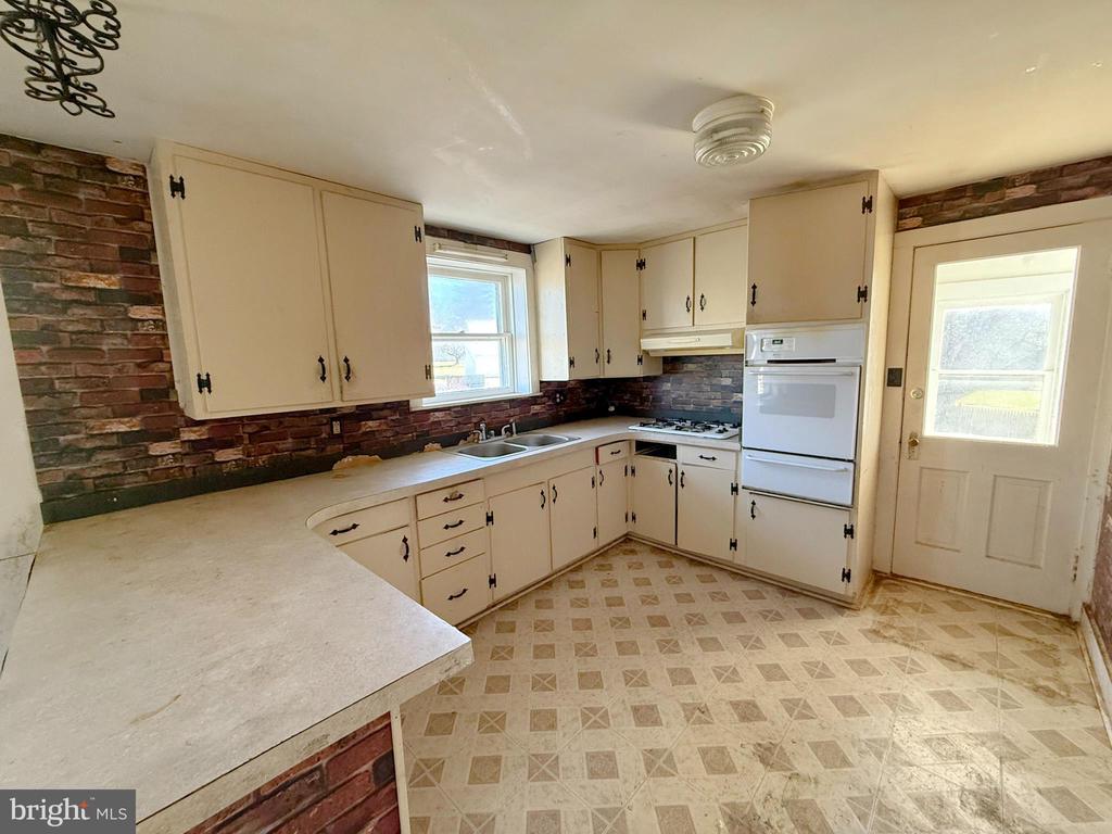 21 Upper Bermudian Rd