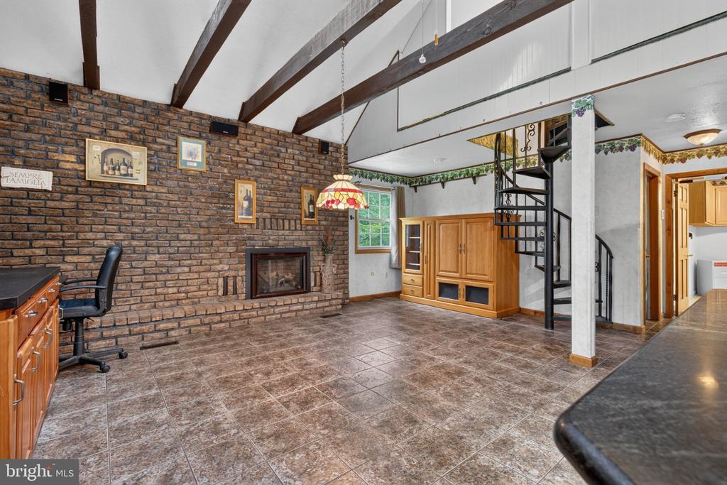 15 HOWARD DRIVE