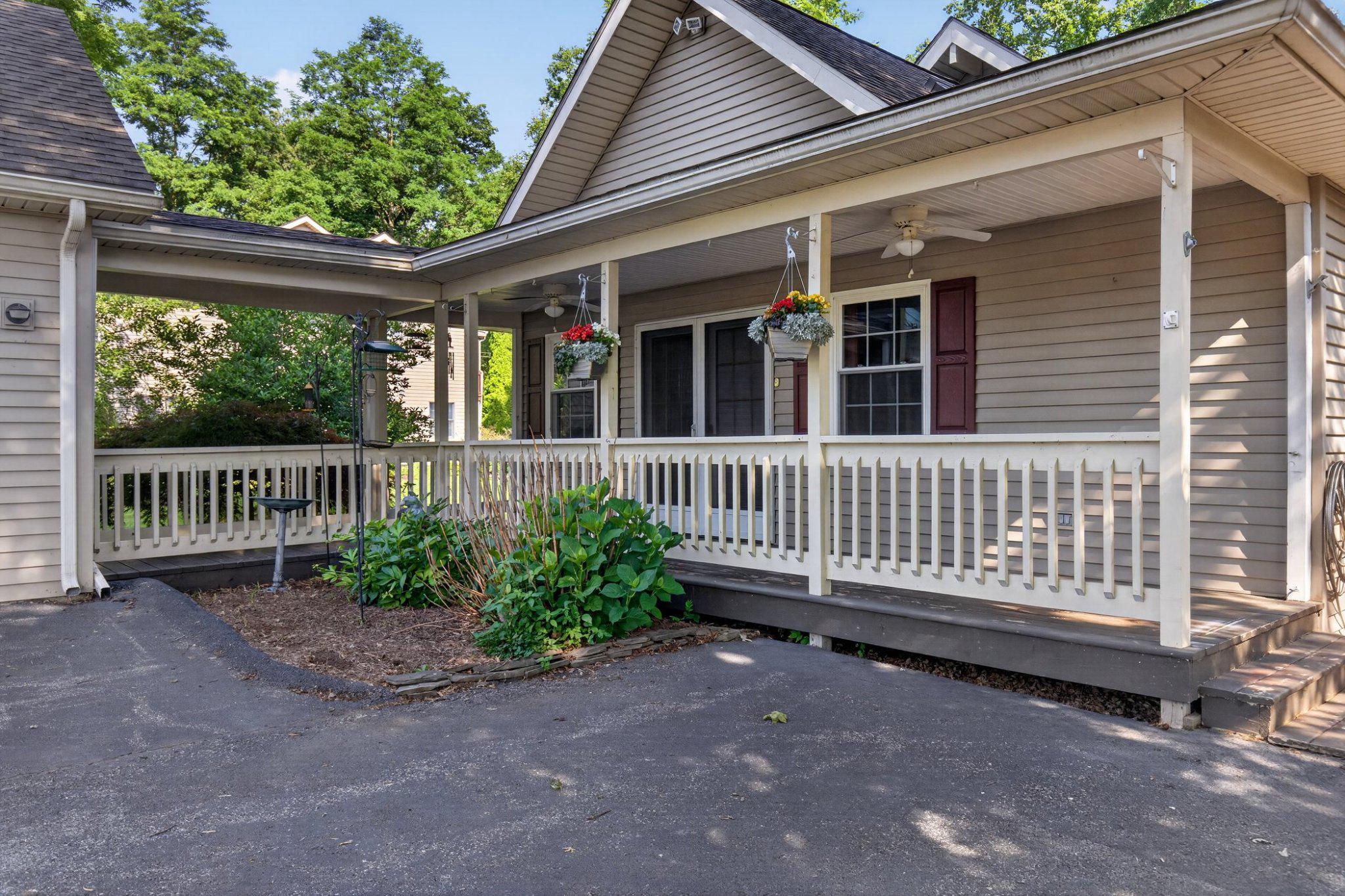 15 HOWARD DRIVE
