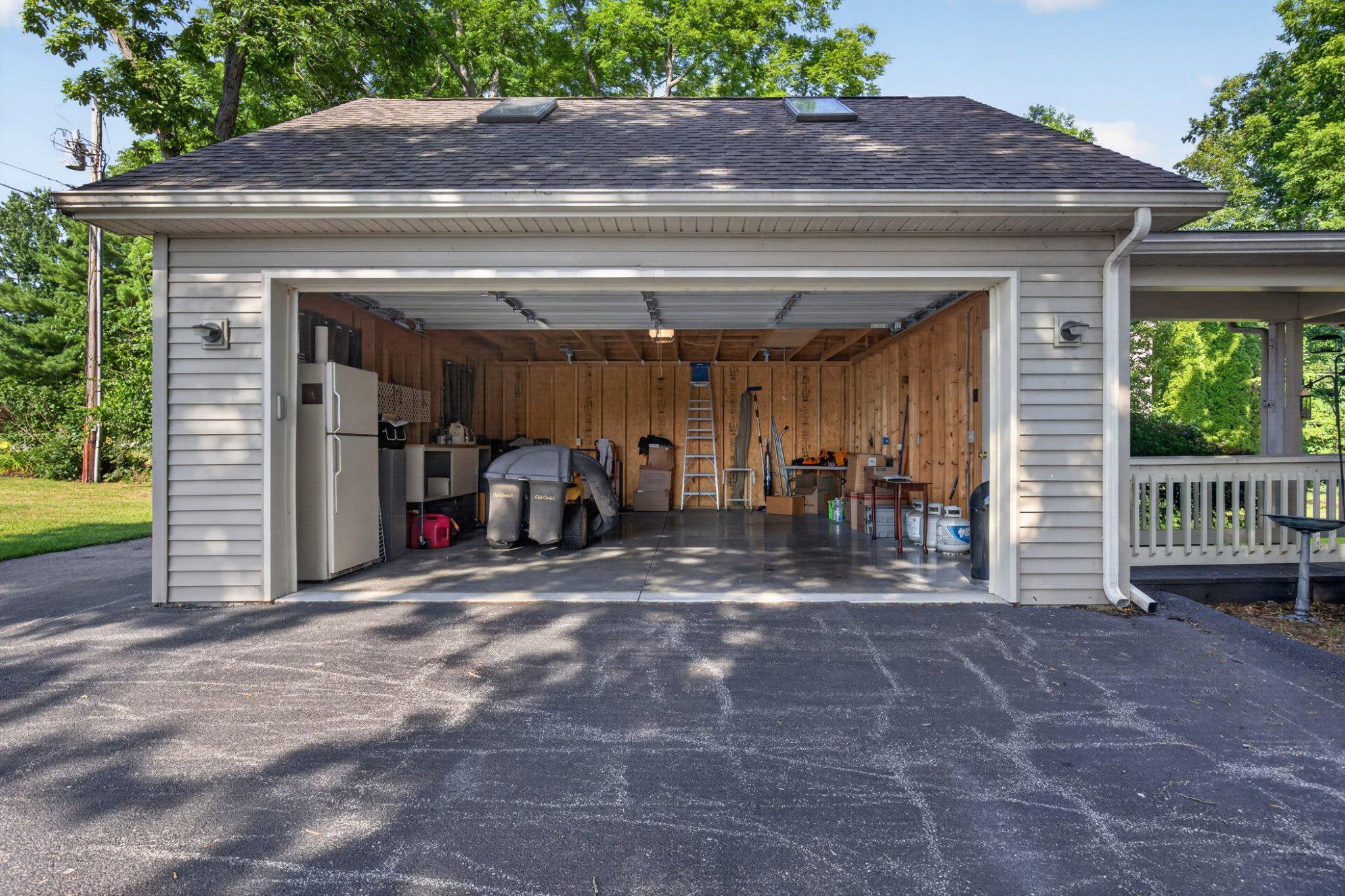 15 HOWARD DRIVE