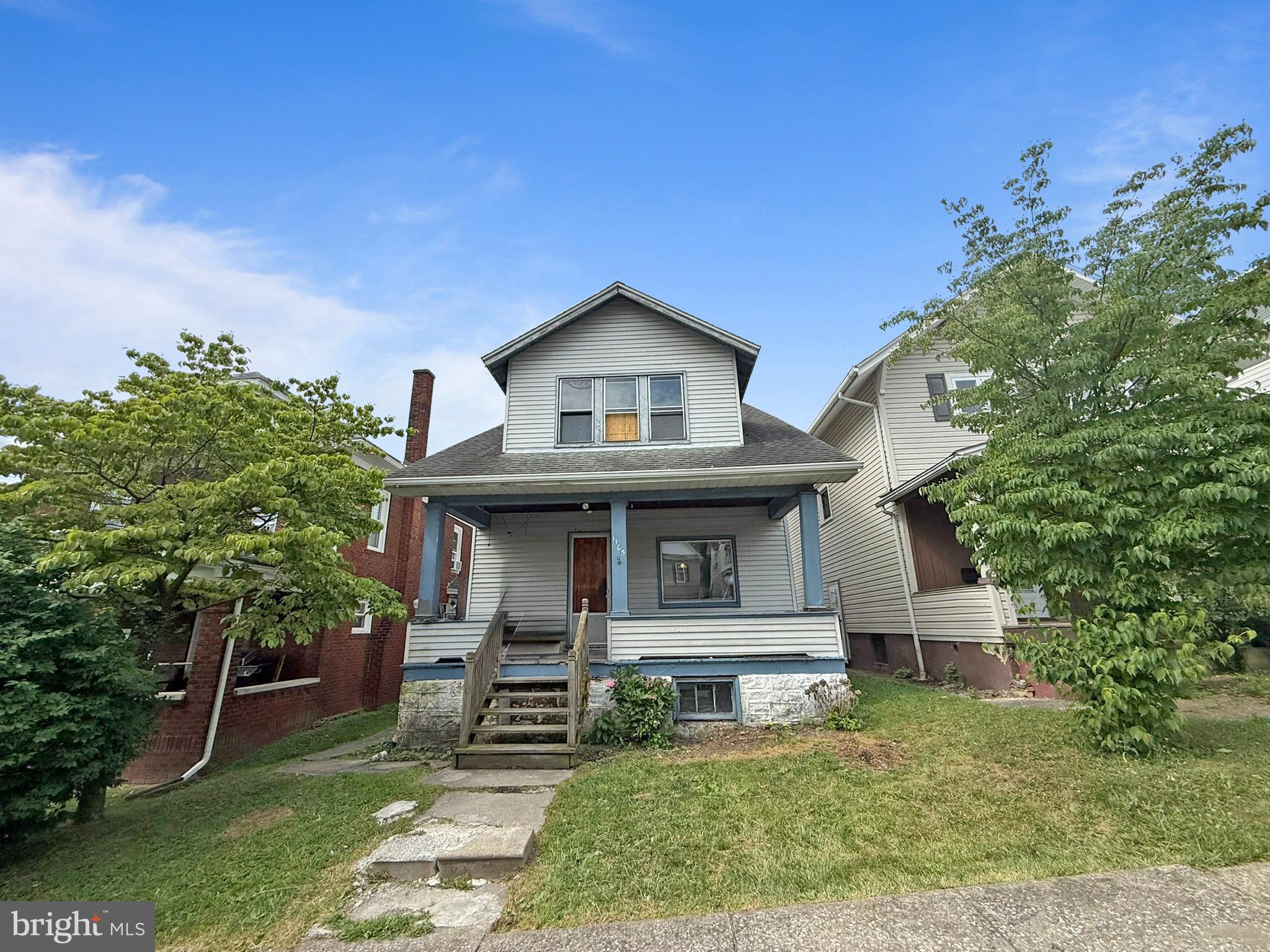 1105 N 3rd St