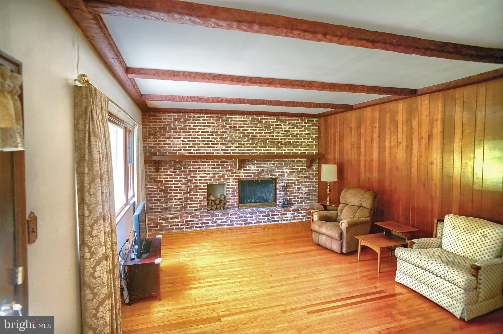 1185 University Dr