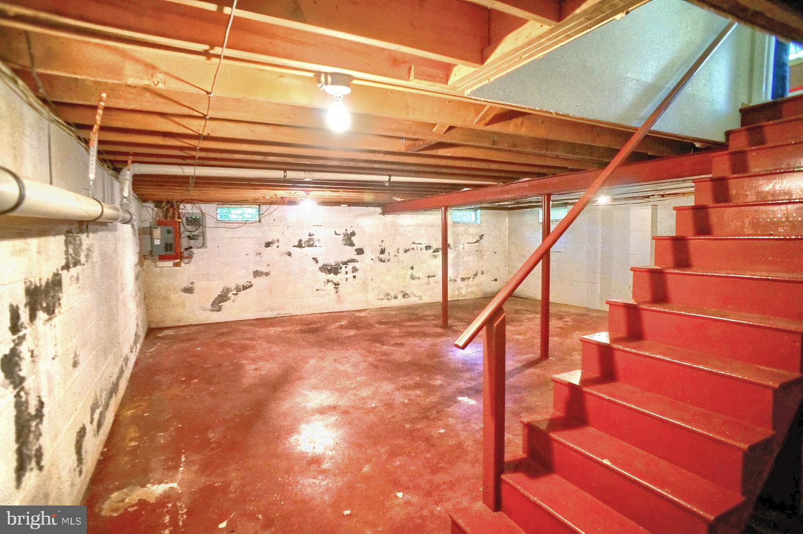 1185 University Dr