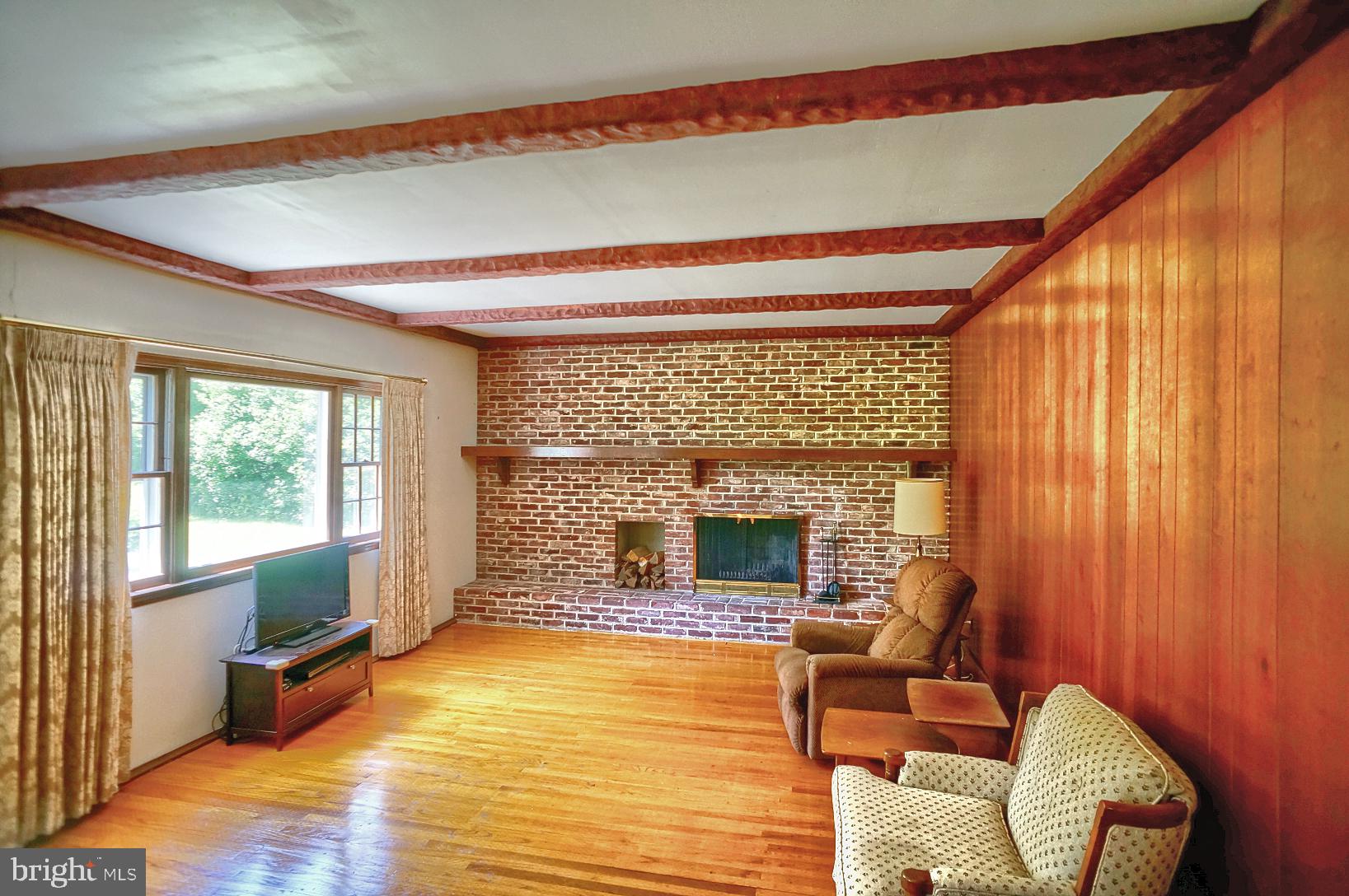 1185 University Dr