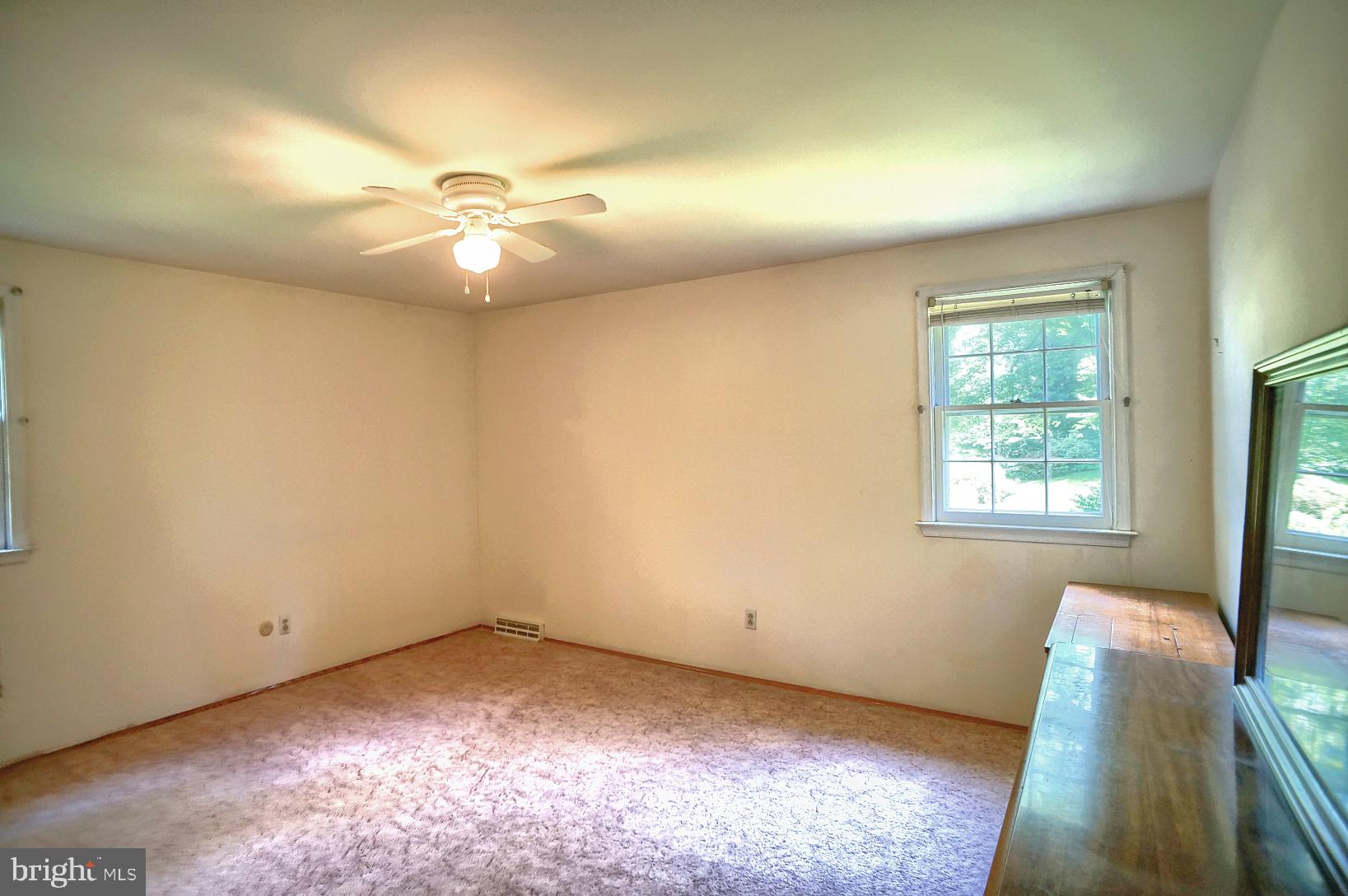 1185 University Dr