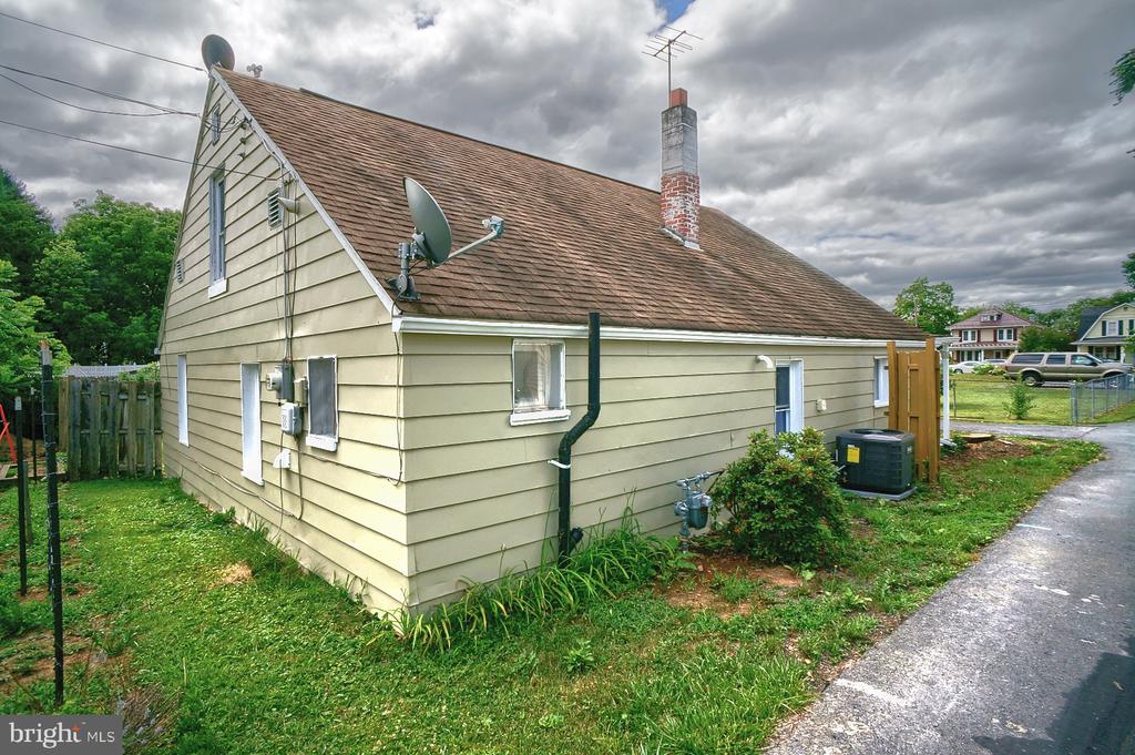 249 8th Ave