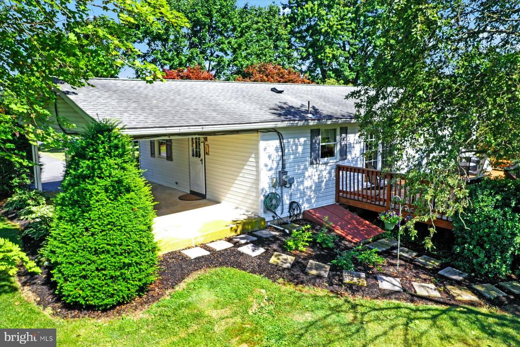 887 Mount Rock Rd