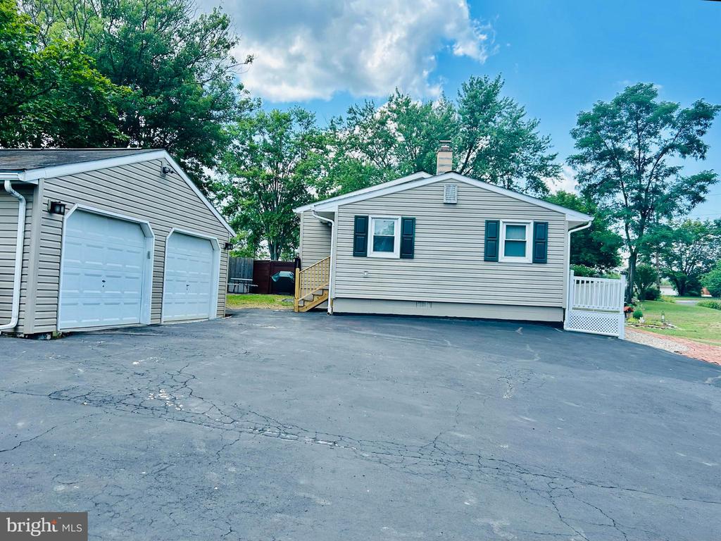 27 Sunset Dr