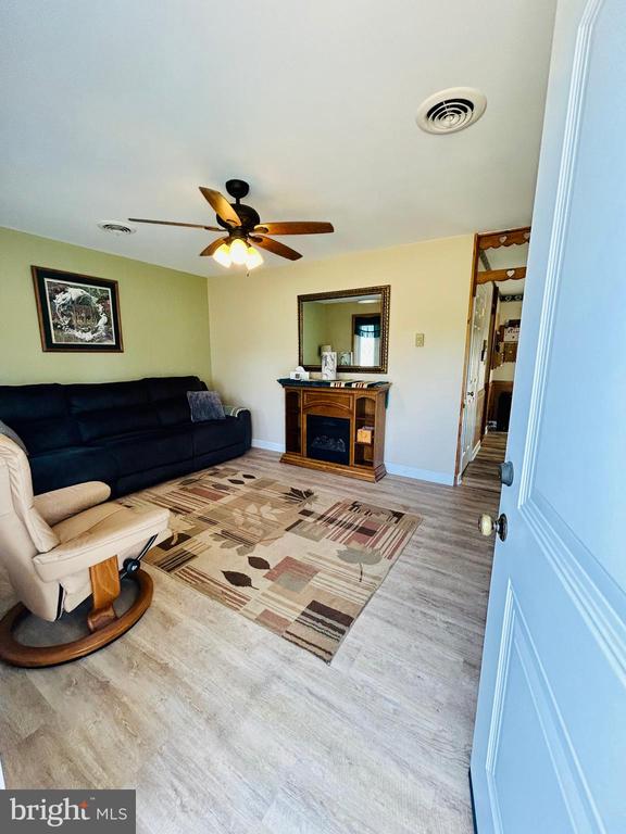 27 Sunset Dr