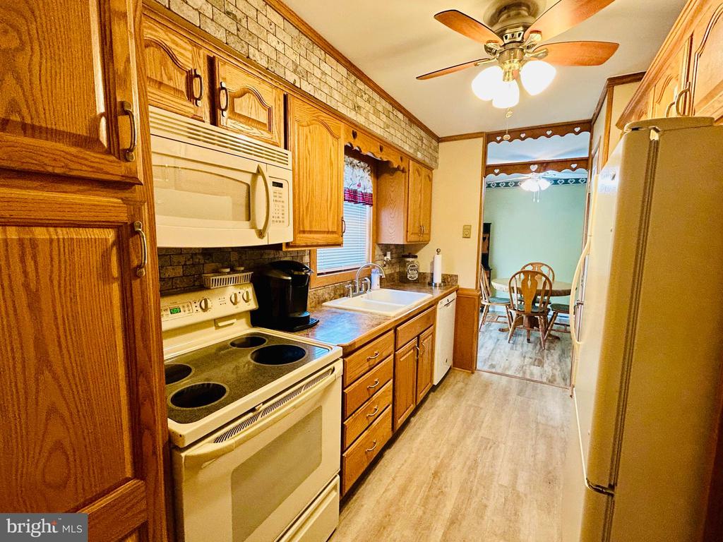 27 Sunset Dr