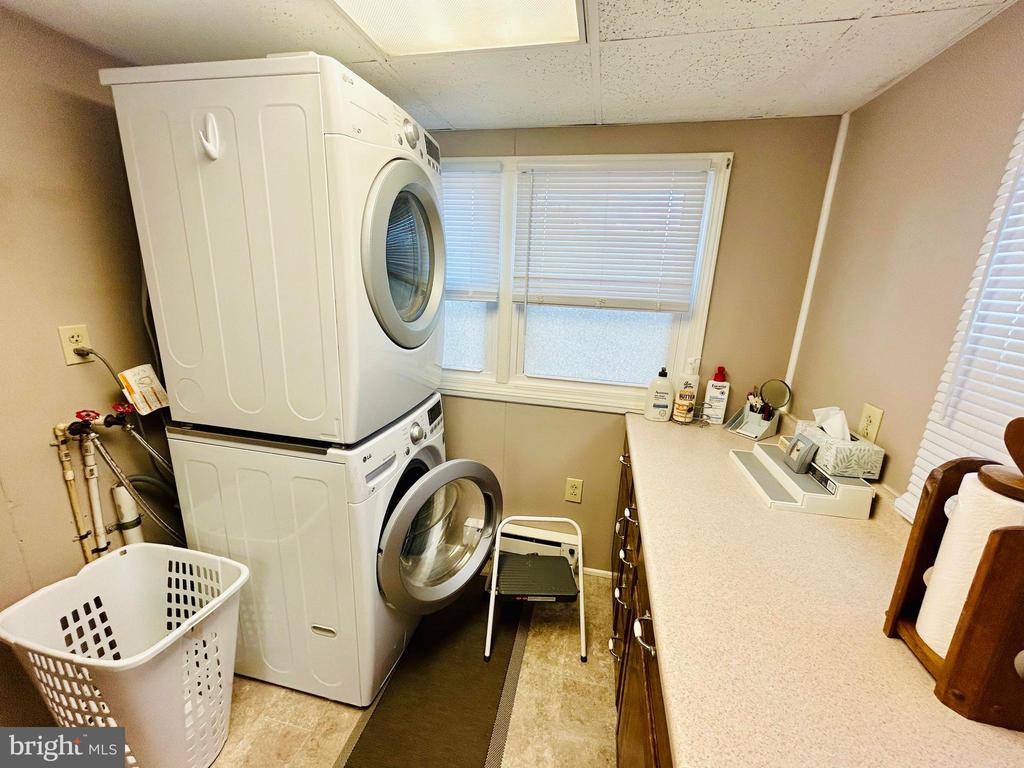 27 Sunset Dr