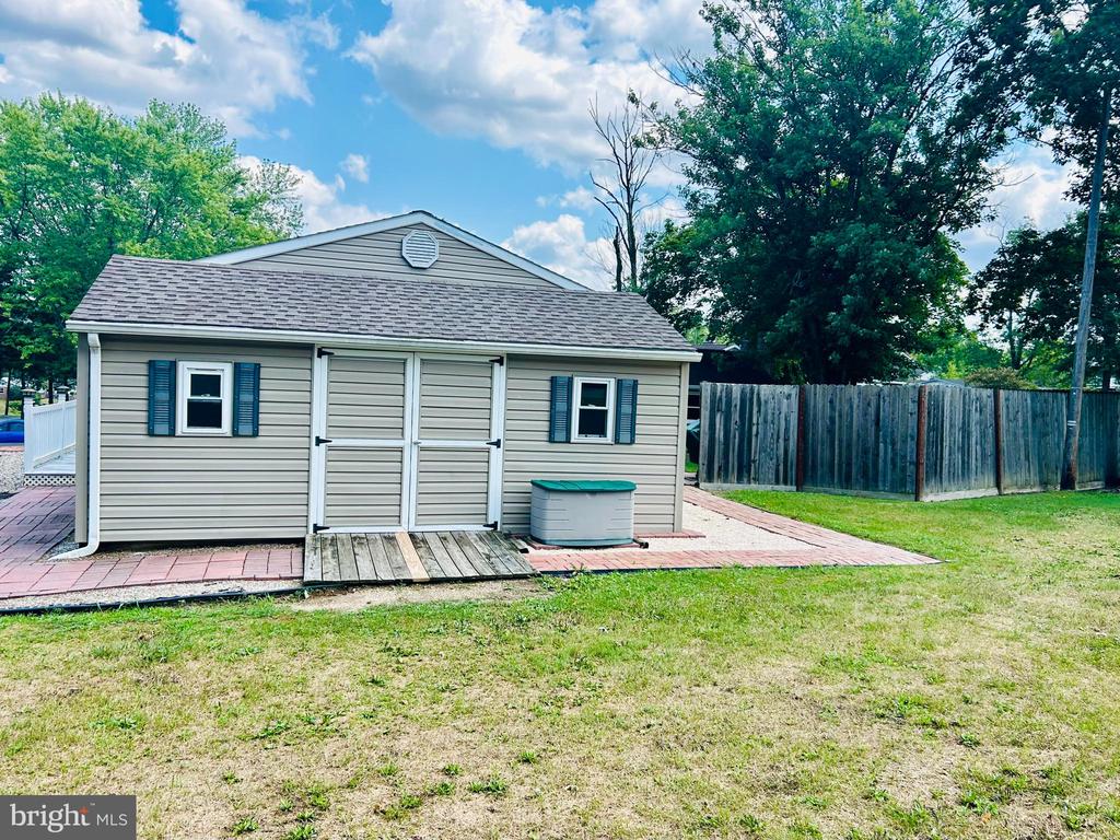 27 Sunset Dr