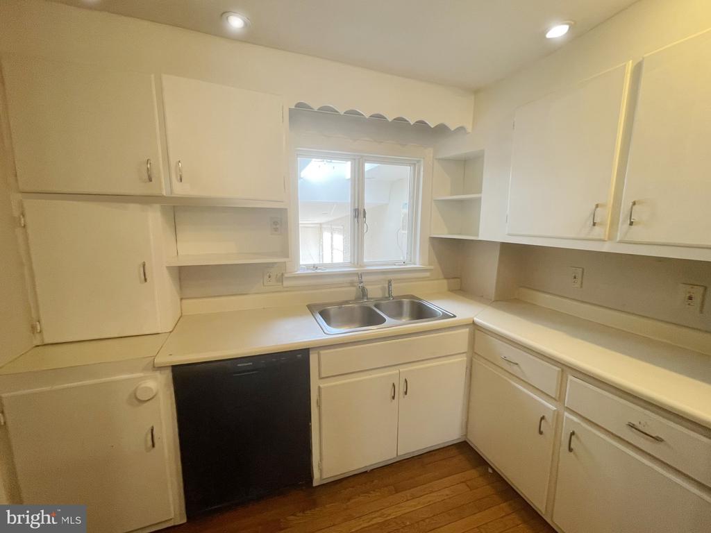 121 S East St
