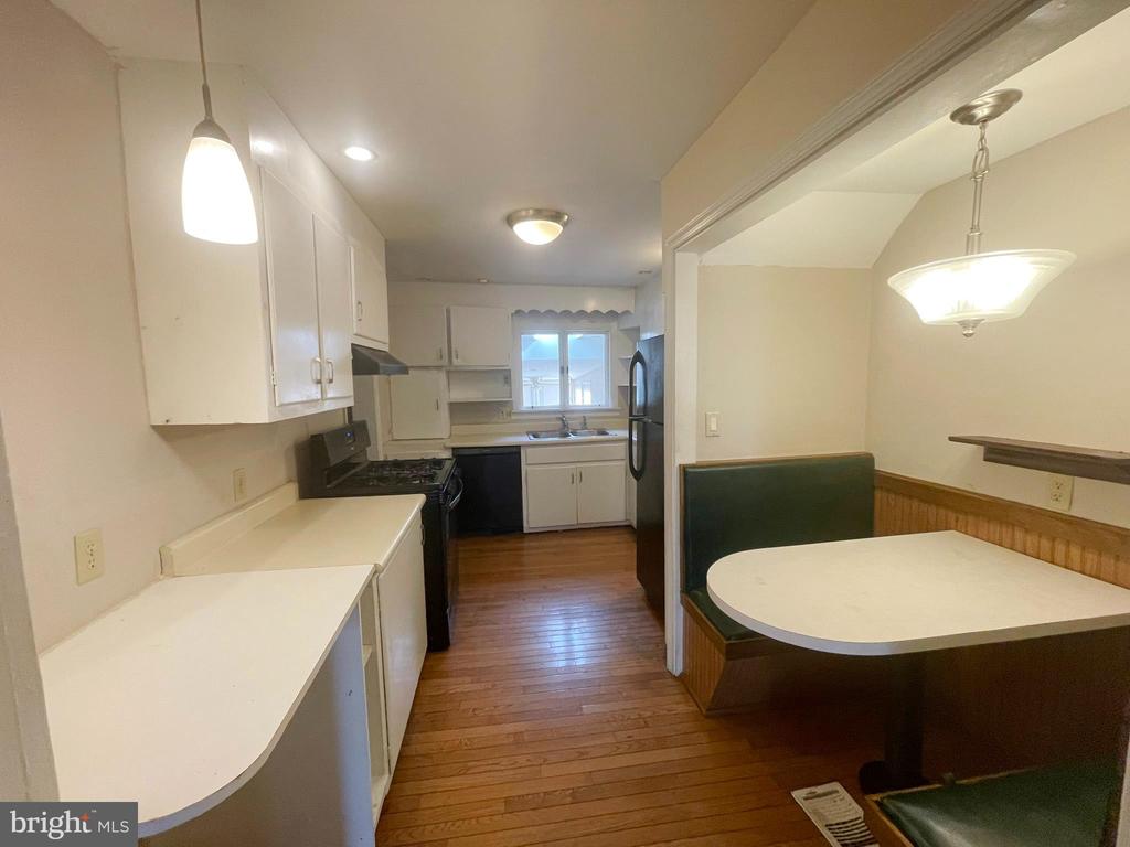 121 S East St
