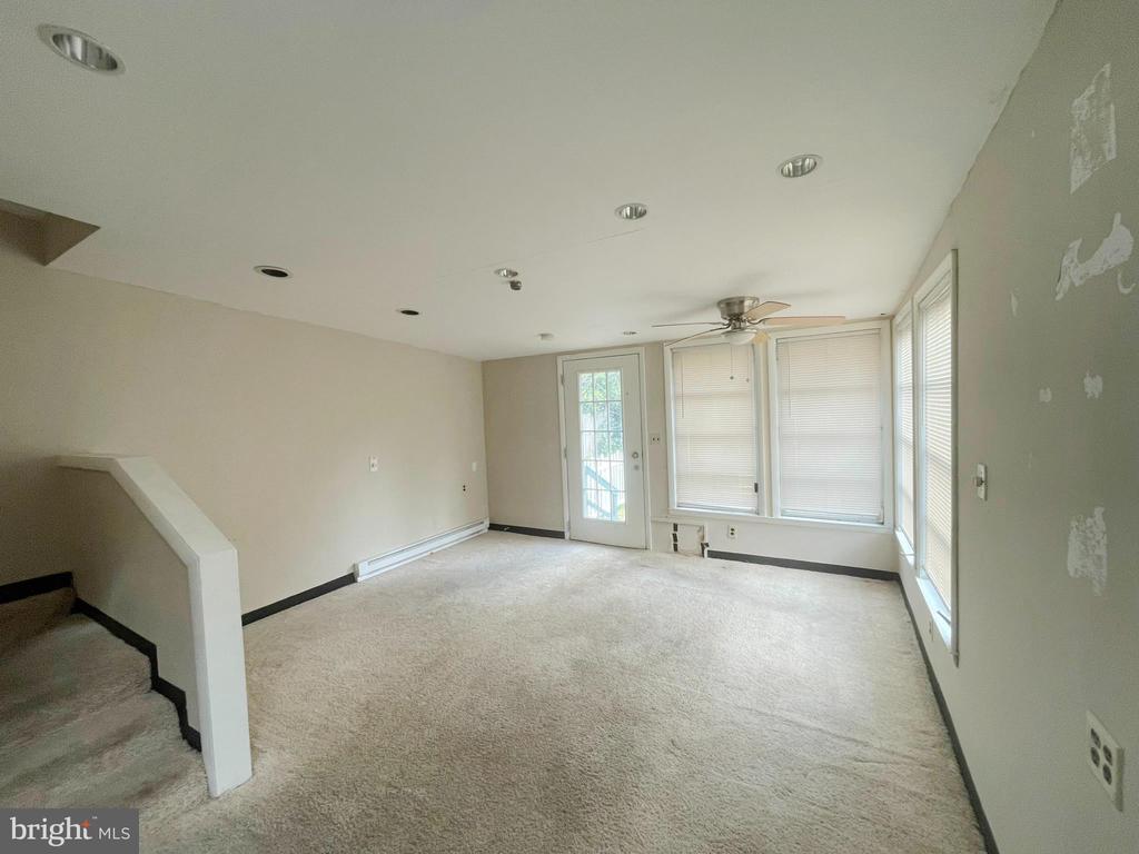 121 S East St